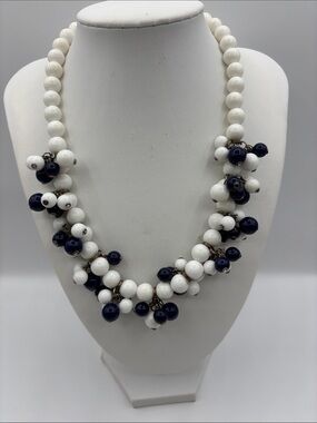 Funky Vintage White and Navy Beaded Cha Cha Cha Necklace JP468